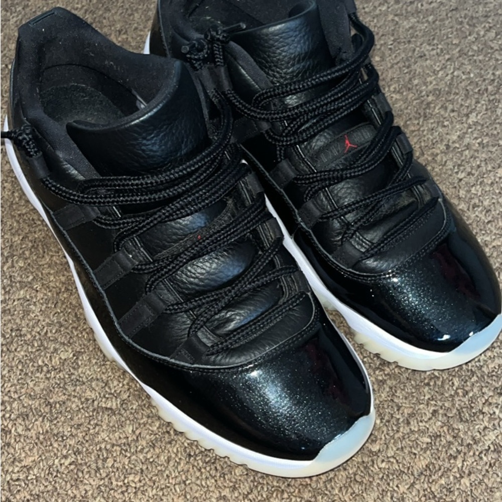 Jordan Men's Black and White Sneakers Retro 11 72-10